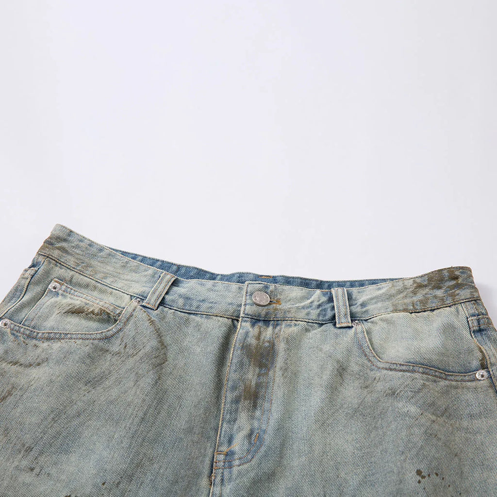 Blue cropped denim middle pants with straight leg and zipper fly on a model