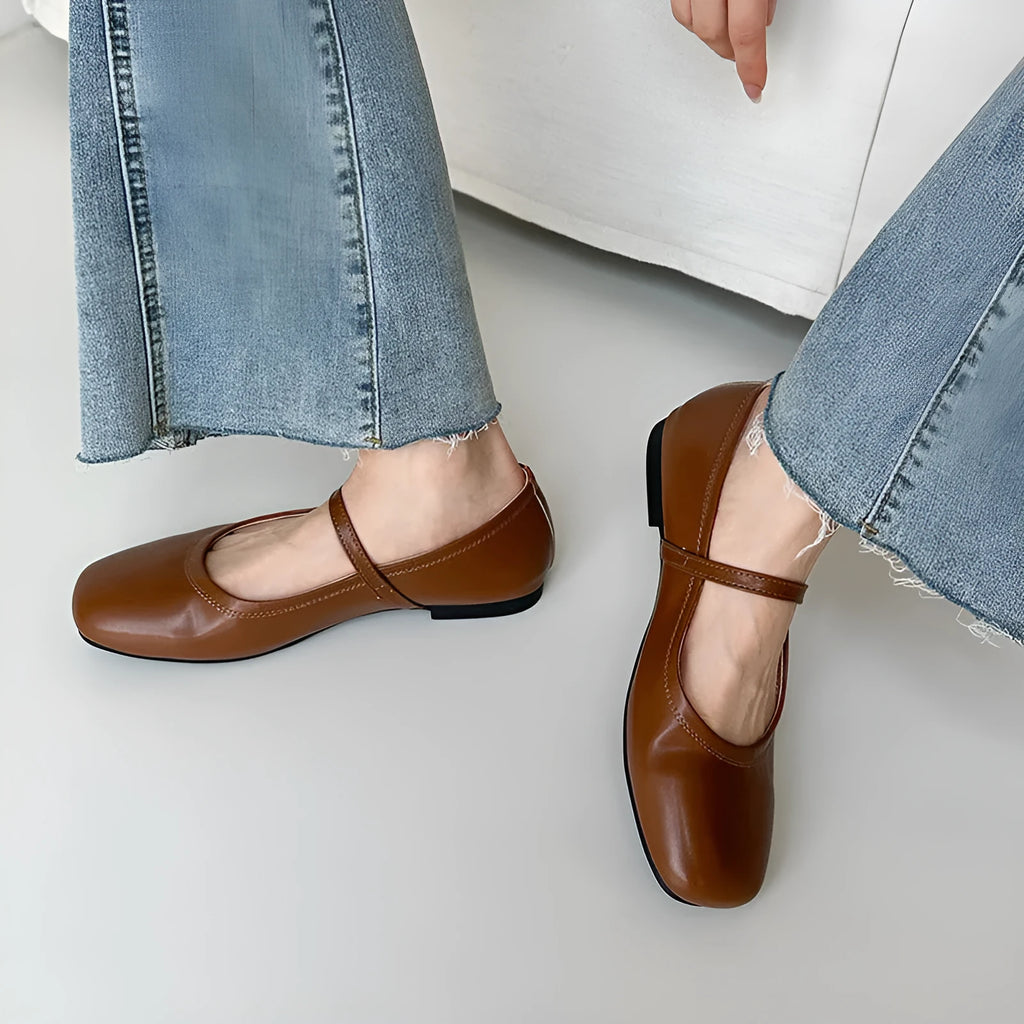 Women's retro brown sheepskin Mary Jane flat pumps with round toe and rubber sole.