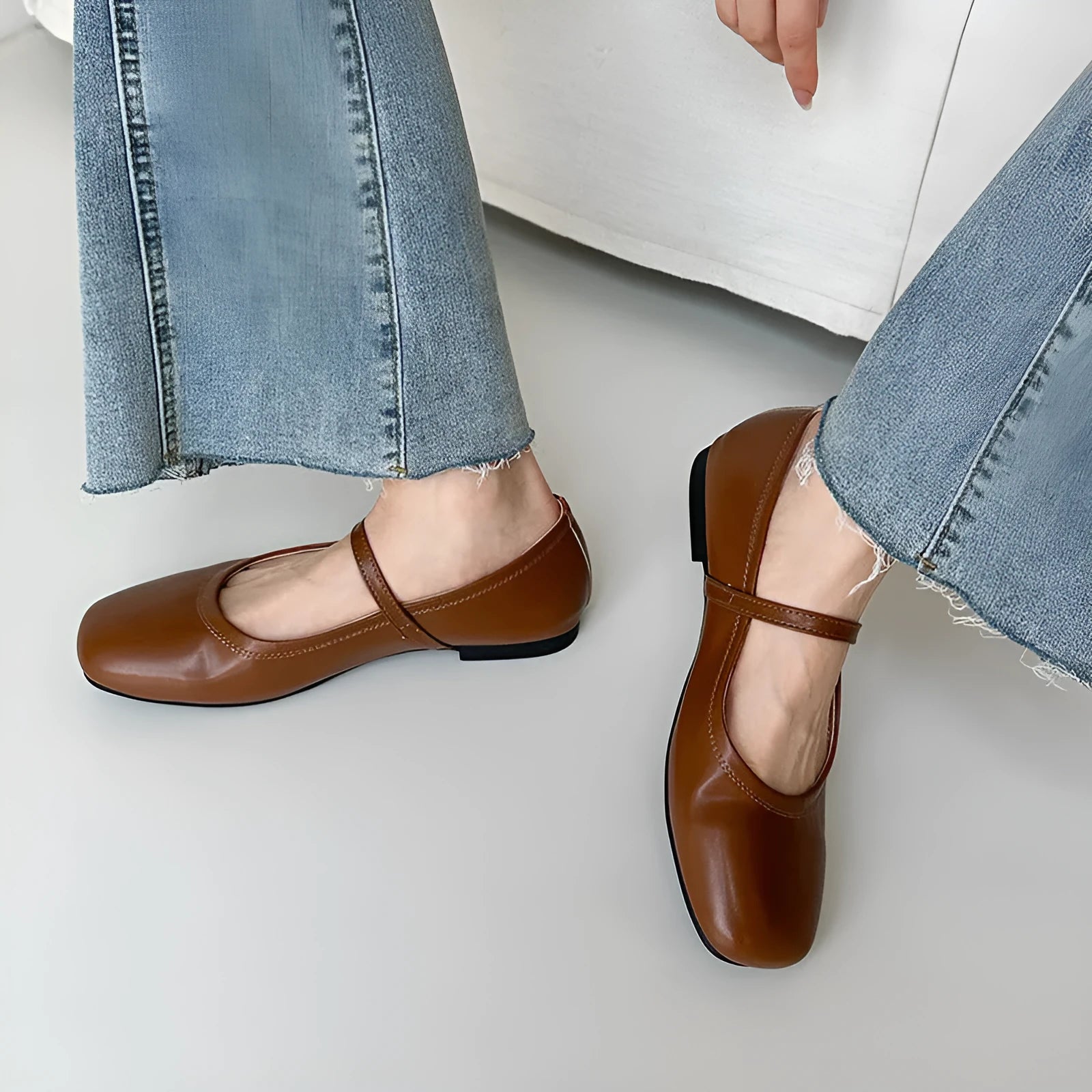 Women's retro brown sheepskin Mary Jane flat pumps with round toe and rubber sole.