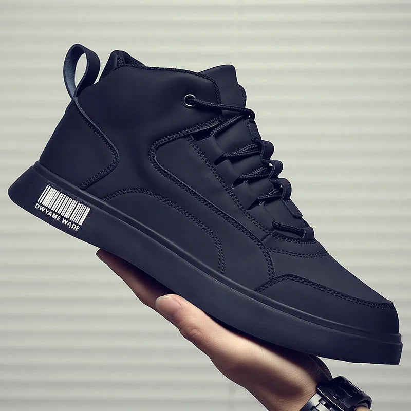 Men's white mid-top casual board shoes with rubber soles and lace-up design.
