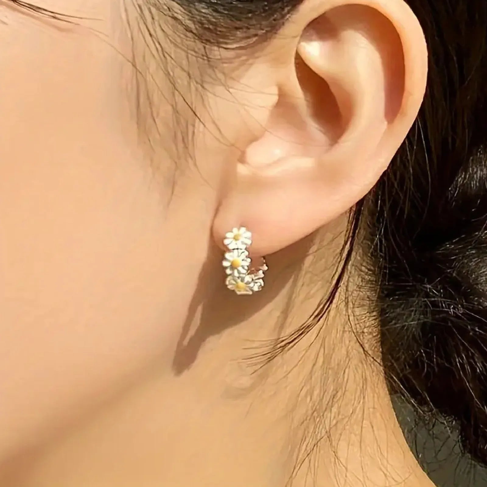White daisy flower ring earrings with electroplated platinum finish and copper construction