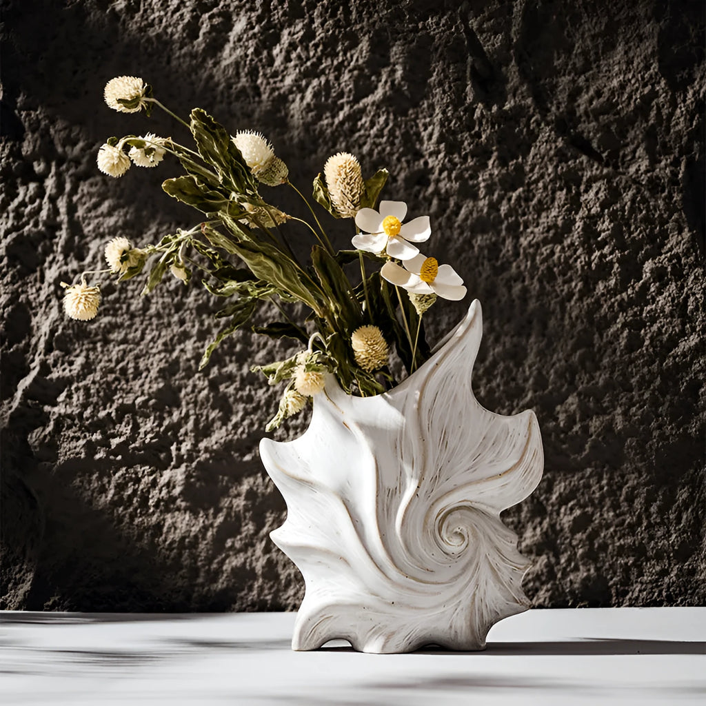 European-style ceramic vase with coloured glaze finish for retro home decoration