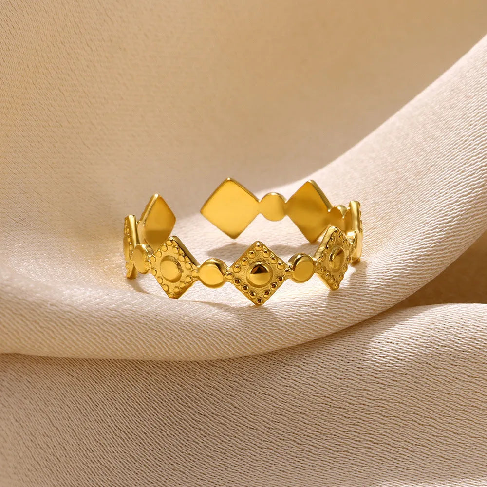Geometric-shaped titanium steel women's ring in a gold diamond colour.