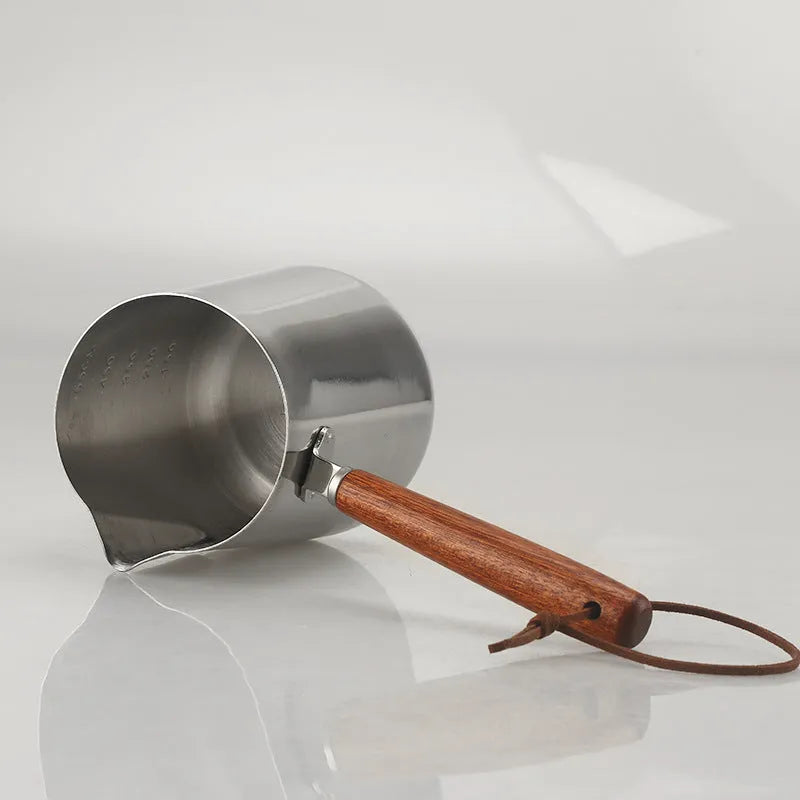 Stainless steel garland coffee cup with wooden handle in 350ml, 600ml and 1000ml sizes.
