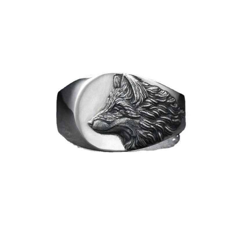 Silver alloy men's ring featuring a geometric wolf head design on a finger.