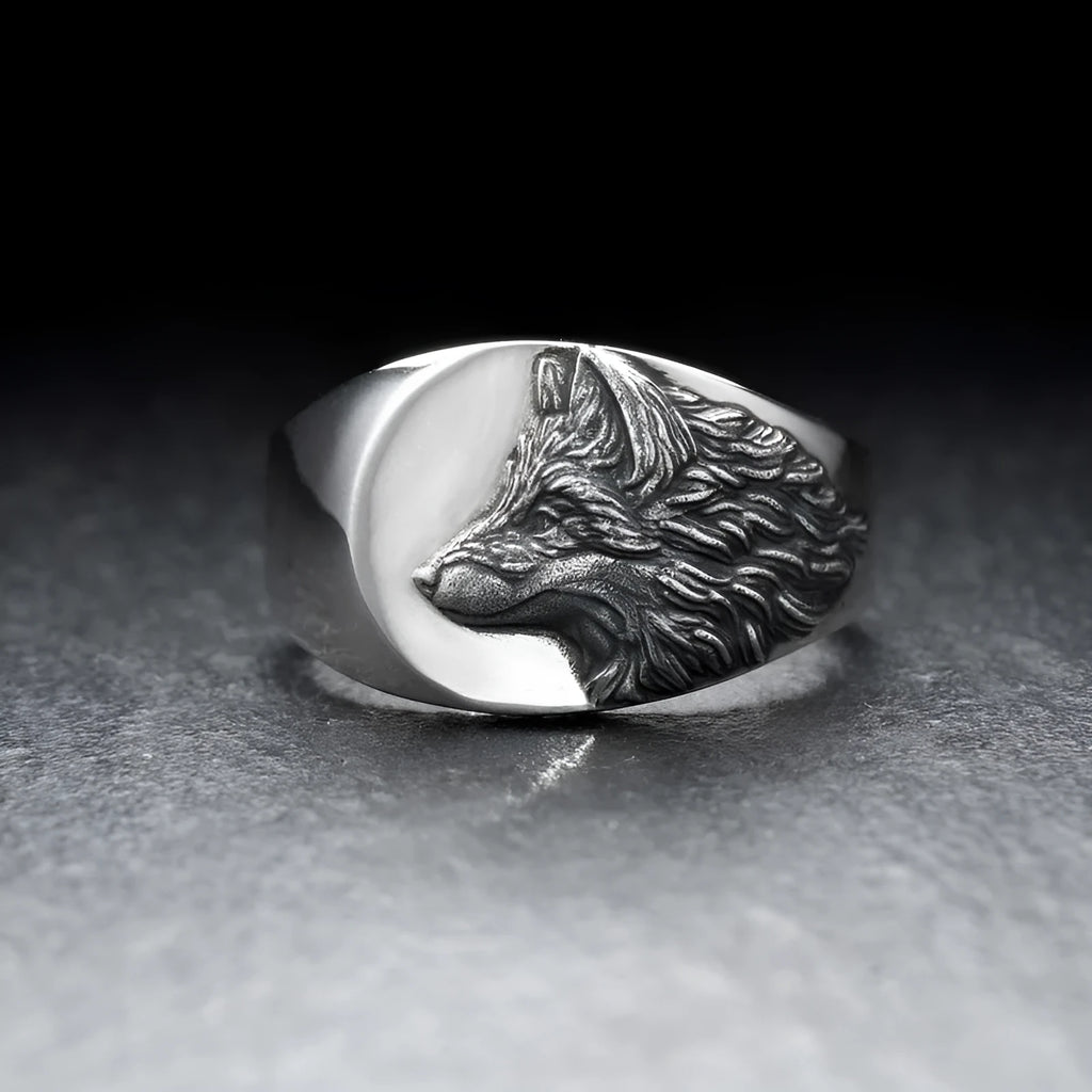 Silver alloy men's ring featuring a geometric wolf head design on a finger.