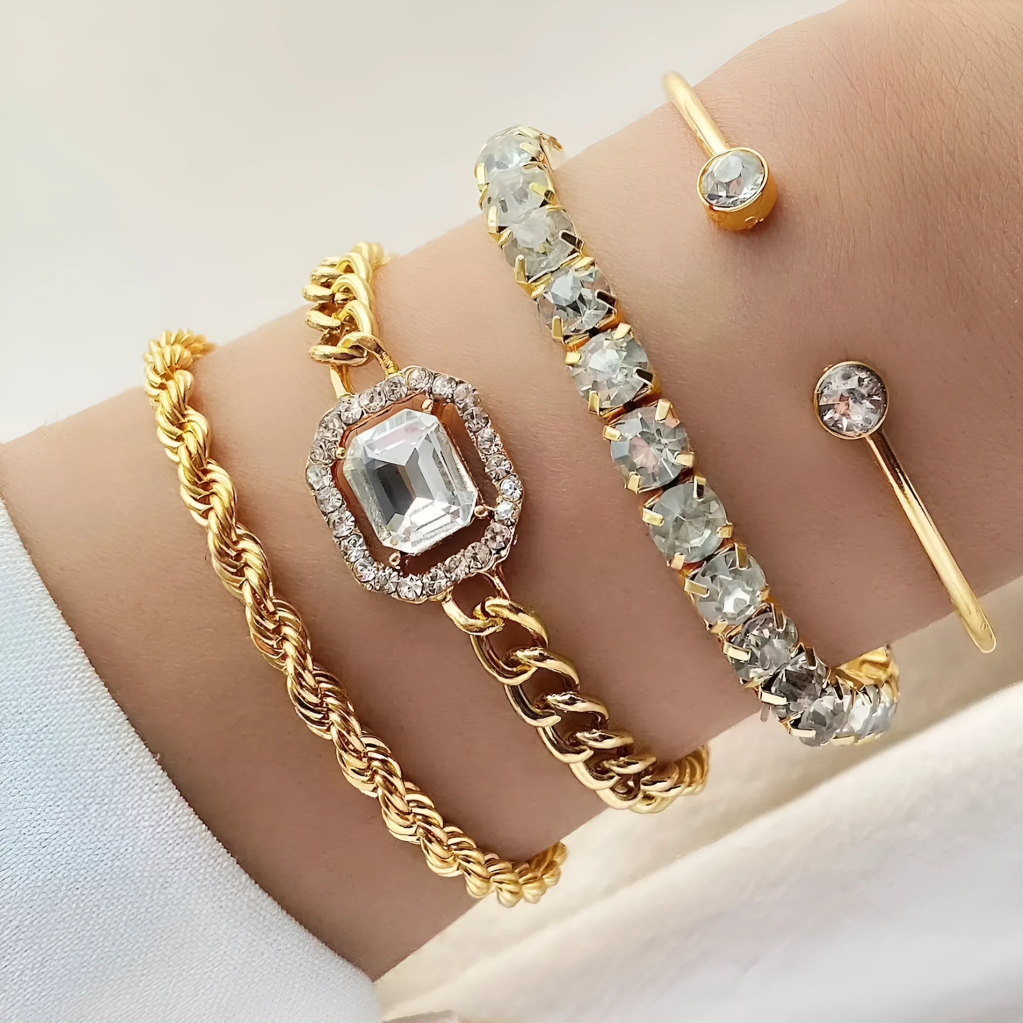 Geometric alloy jewellery set with retro square diamond chain design in gold and silver finish options