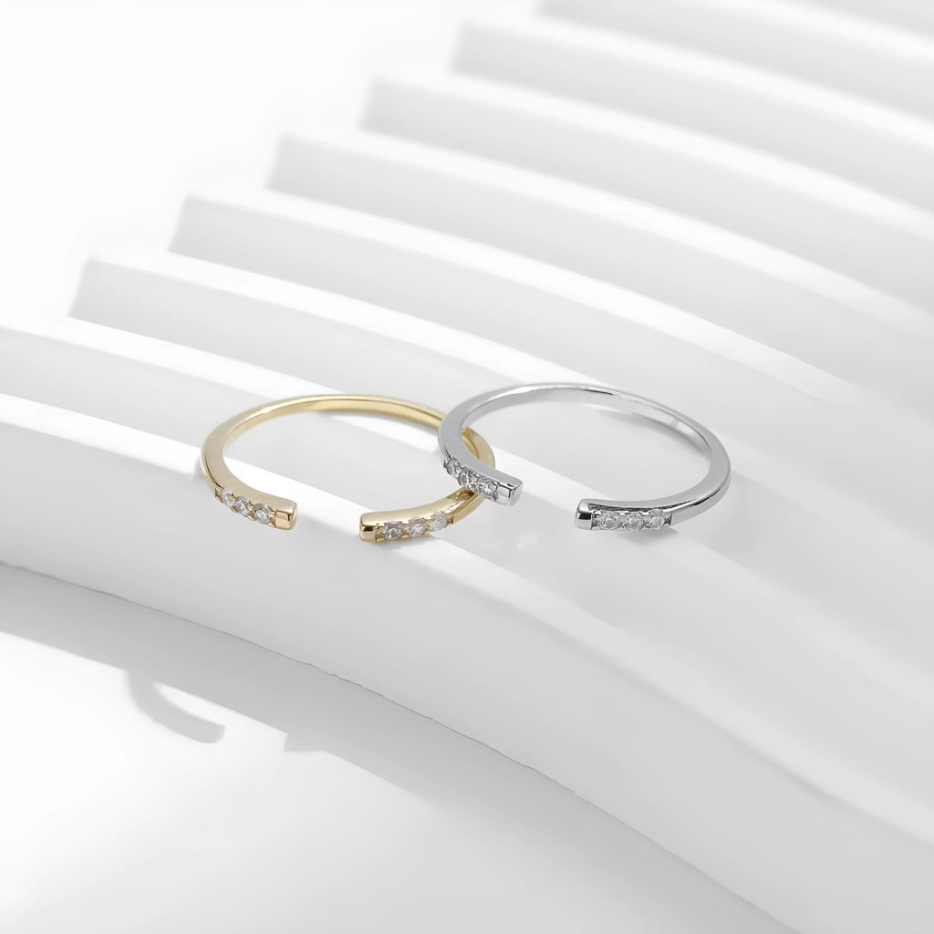 Diamond-studded silver ring with adjustable opening, geometric shape, available in gold or silver colour