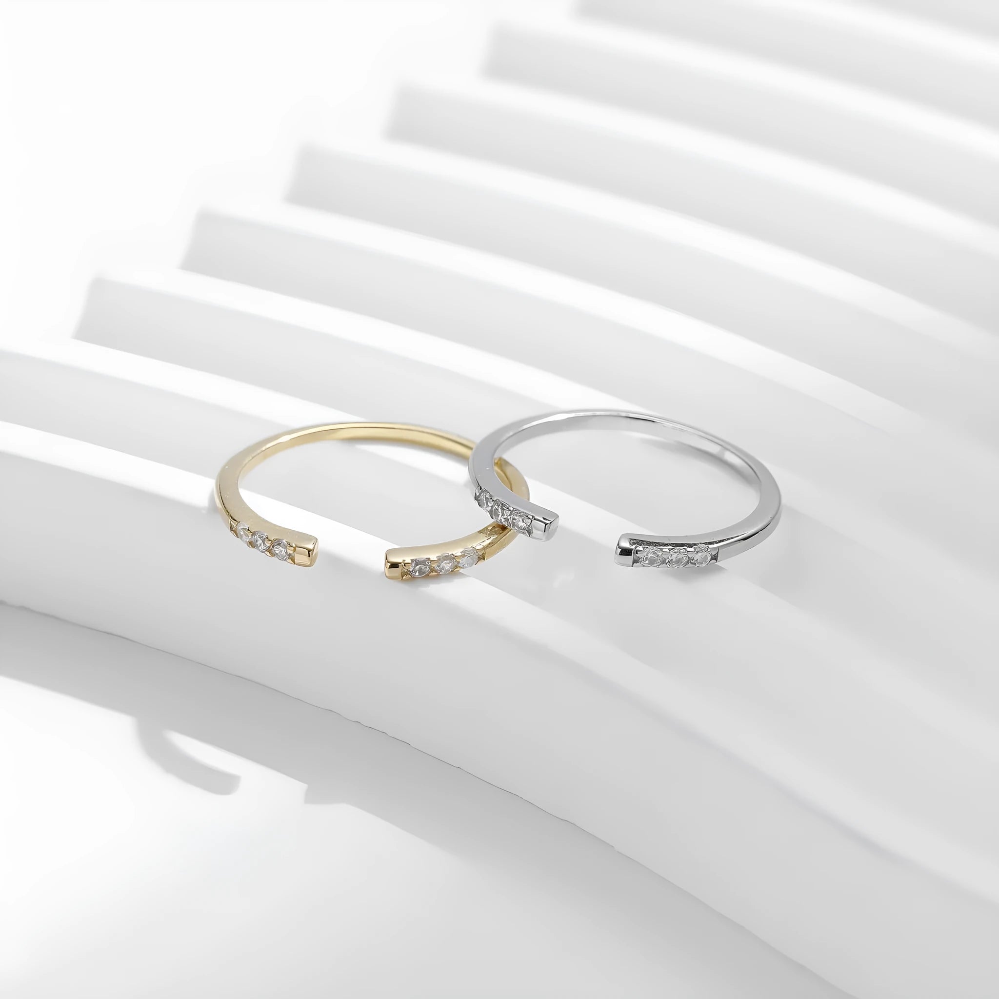 Diamond-studded silver ring with adjustable opening, geometric shape, available in gold or silver colour
