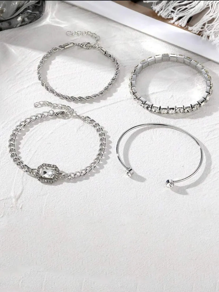 Geometric alloy jewellery set with retro square diamond chain design in gold and silver finish options