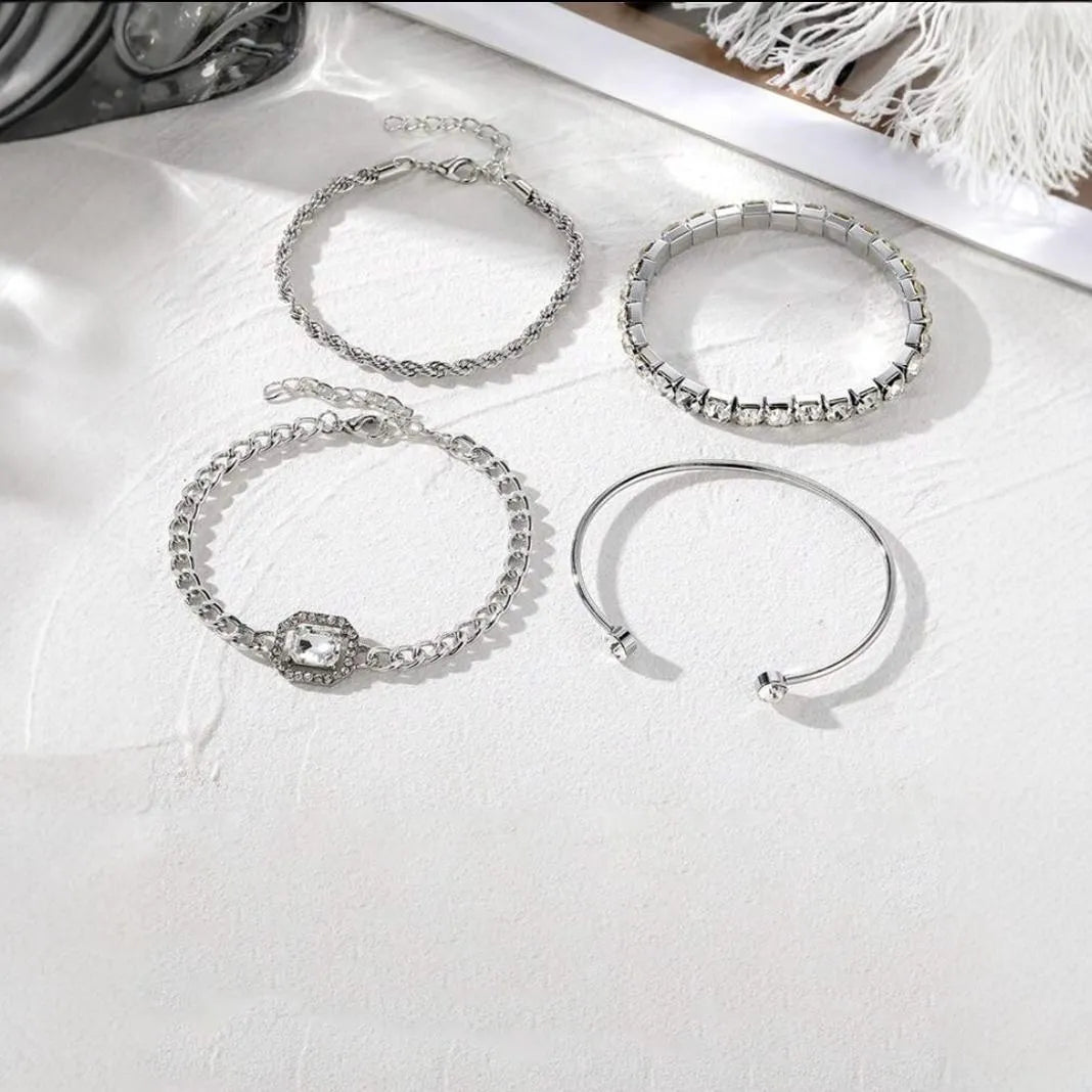 Geometric alloy jewellery set with retro square diamond chain design in gold and silver finish options