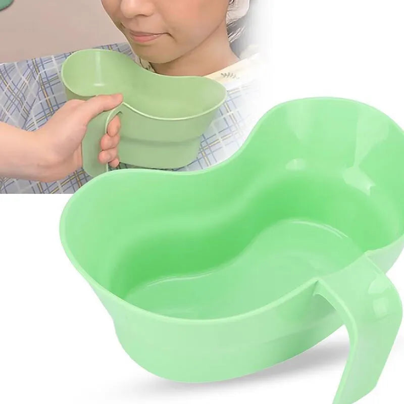 Green plastic nursing gargle cup for elderly oral care