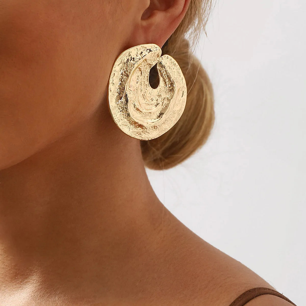 Exaggerated geometric women's earrings with irregular pleating and concave-convex texture in gold colour
