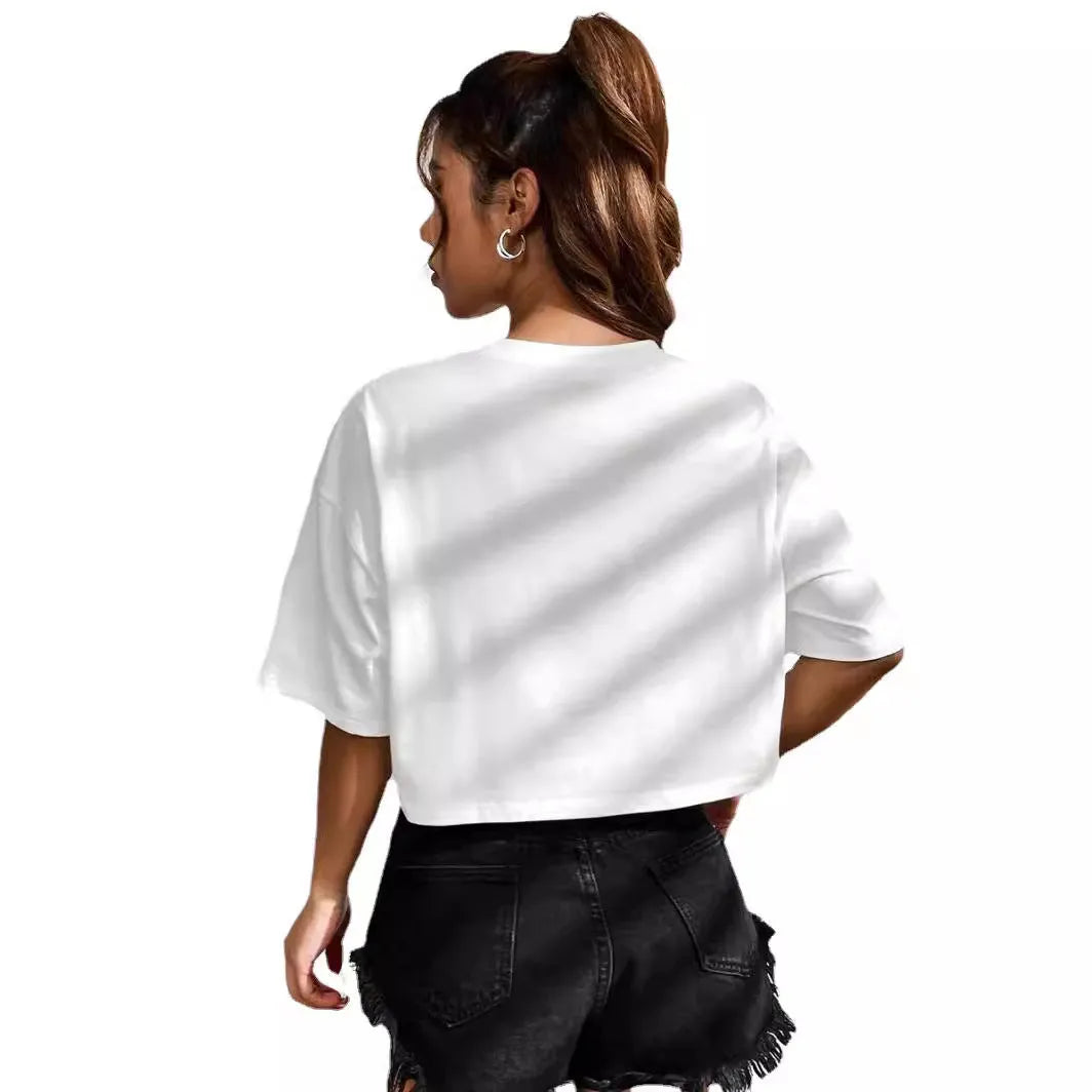 Black cotton T-shirt with white printed English letters, loose fit and exposed navel design.