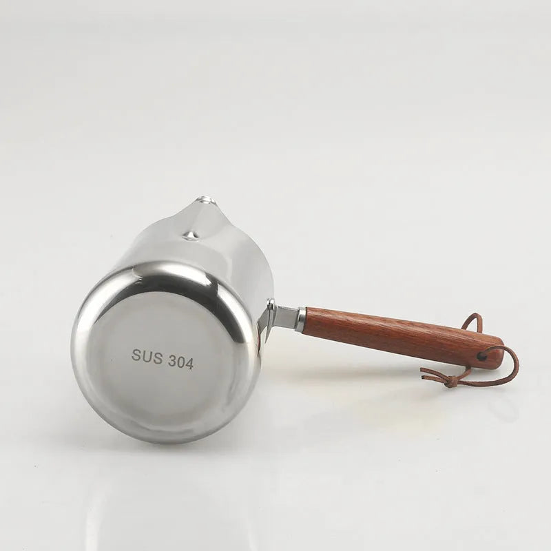Stainless steel garland coffee cup with wooden handle in 350ml, 600ml and 1000ml sizes.
