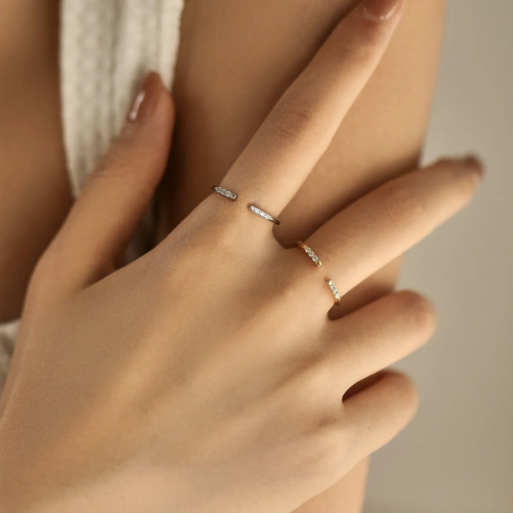 Diamond-studded silver ring with adjustable opening, geometric shape, available in gold or silver colour