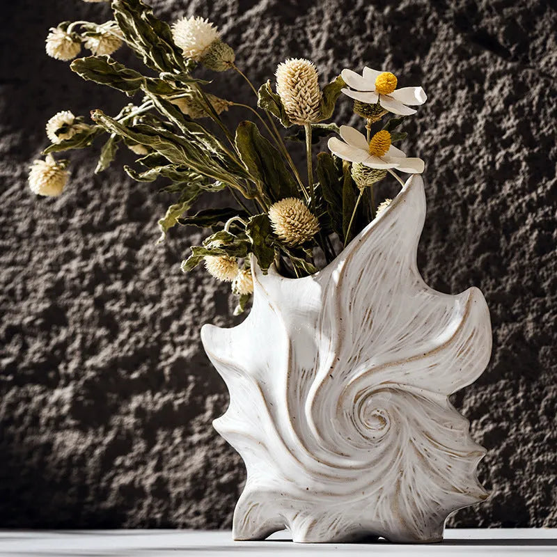 European-style ceramic vase with coloured glaze finish for retro home decoration