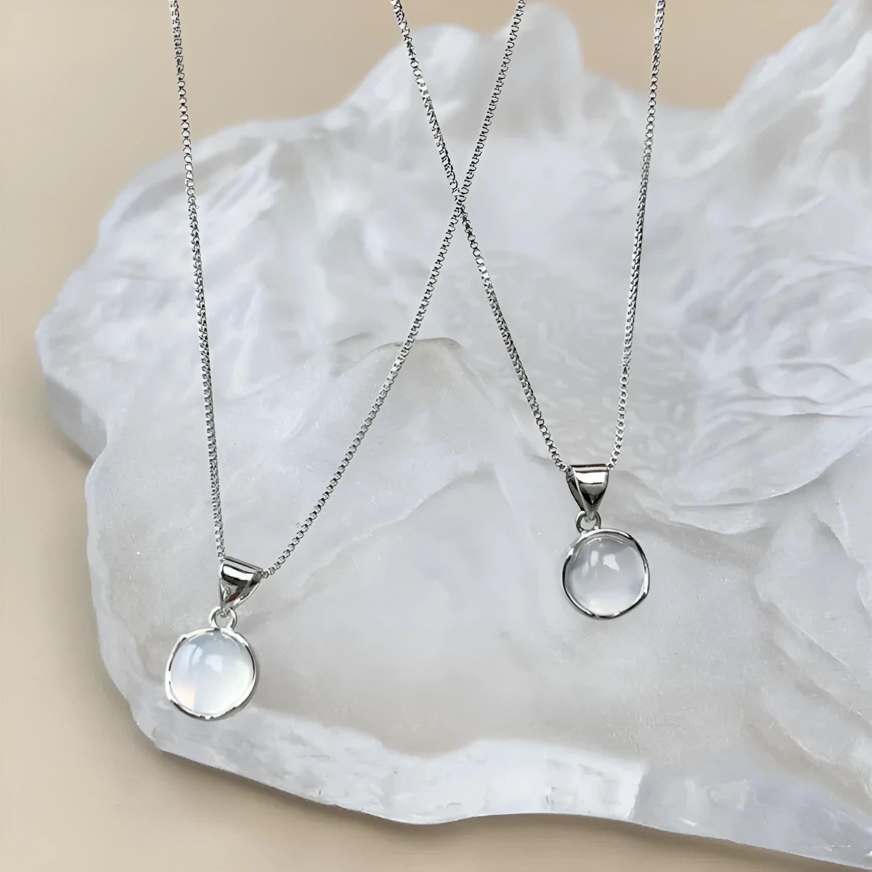 Korean-style oval pendant necklace with artificial crystal centrepiece on adjustable 21-50cm chain