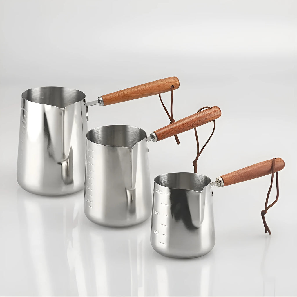 Stainless steel garland coffee cup with wooden handle in 350ml, 600ml and 1000ml sizes.