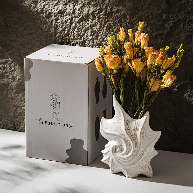 European-style ceramic vase with coloured glaze finish for retro home decoration