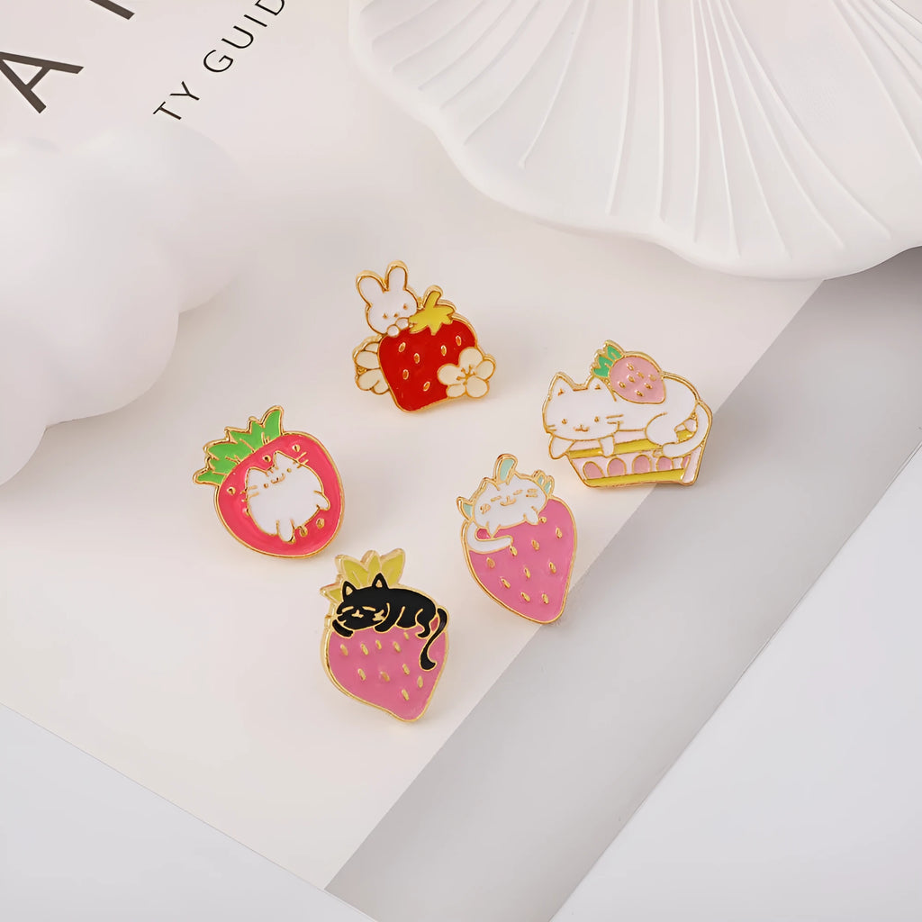 Alloy metal brooch showing a cute cat figure with a strawberry cake and dripping oil decoration.