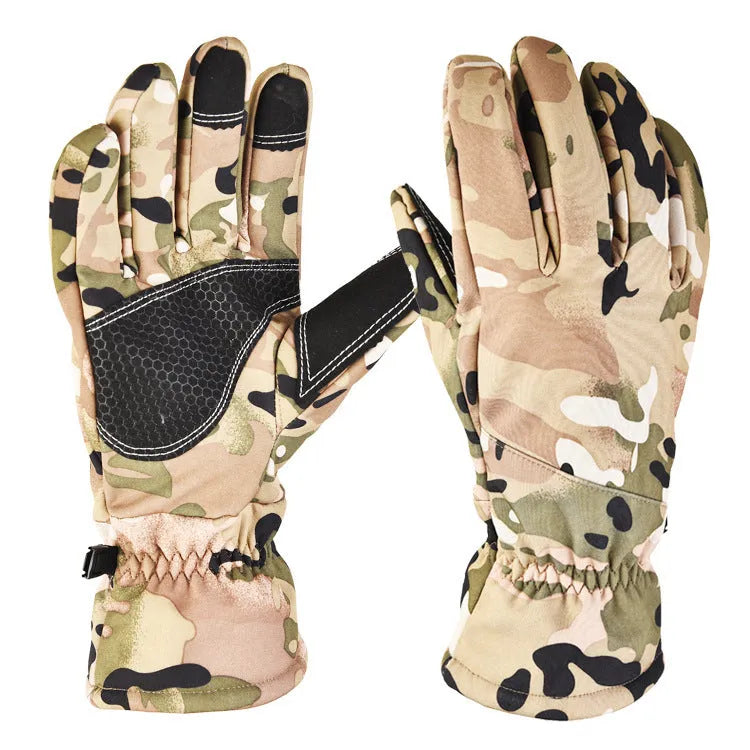 Tactical ski gloves in camouflage colour with anti-slip palm and touchscreen fingertips