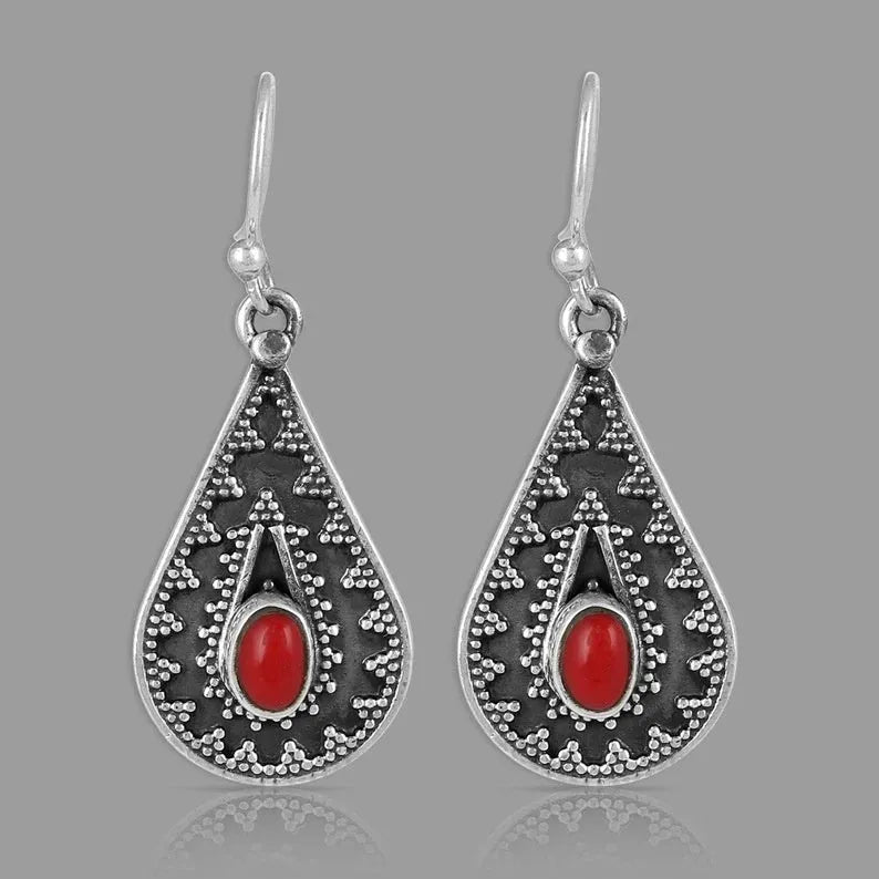 Silver drop-shaped retro earrings with water drop pendant design in European national style