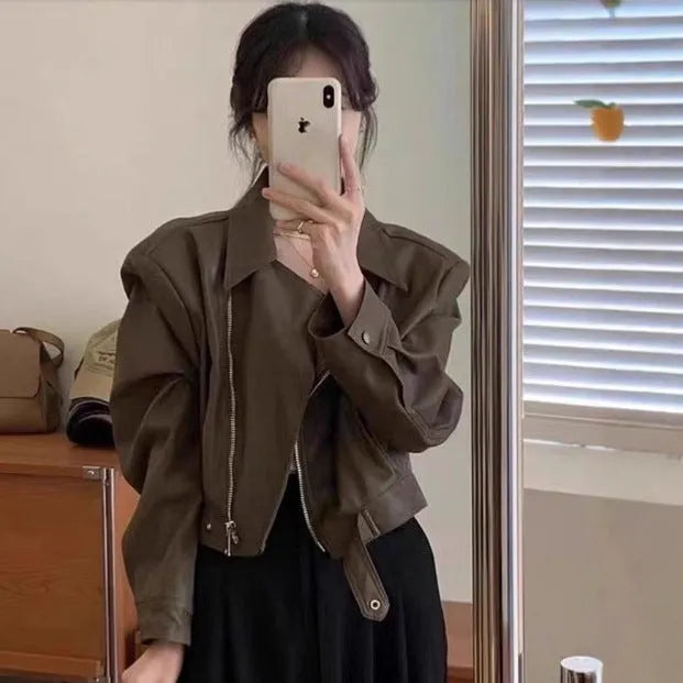 Women's slim-fit short imitation leather coat jacket in brown colour with pockets