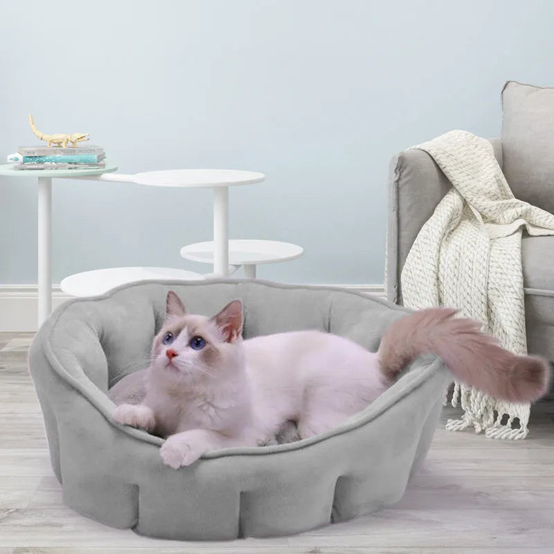 Grey plush cat kennel mat with fleece lining, showing enclosed design and 46 cm size