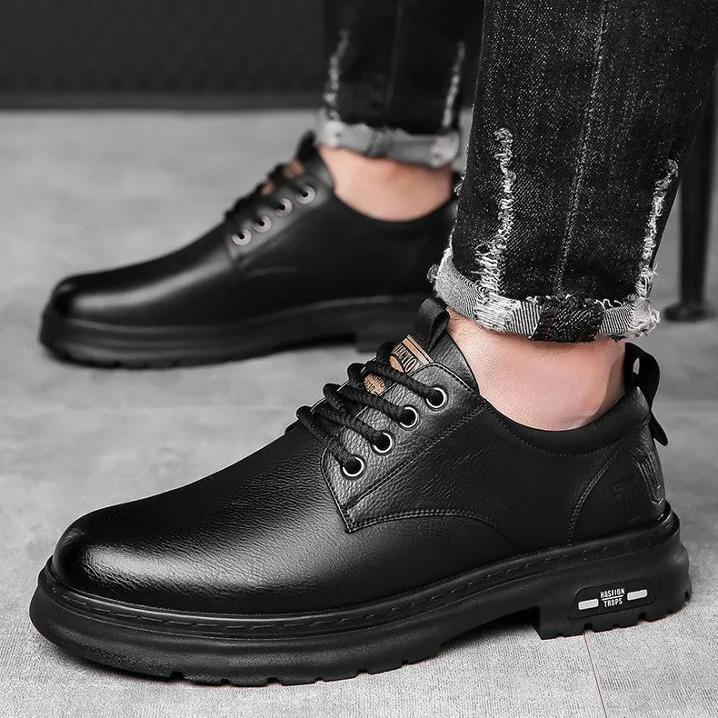 Men's retro outdoor casual leather shoes in black with round toe and artificial PU upper