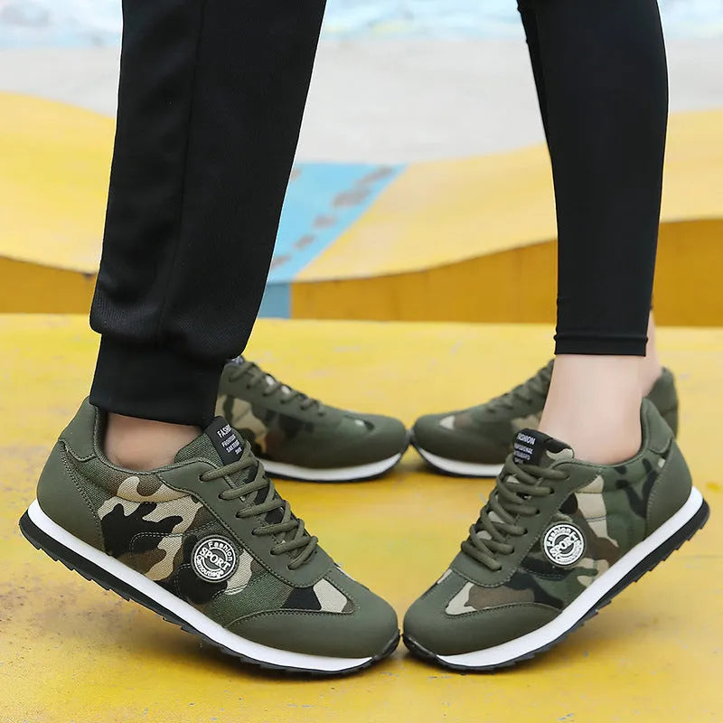 Camouflage pattern suede running shoes with low-top design and foam soles
