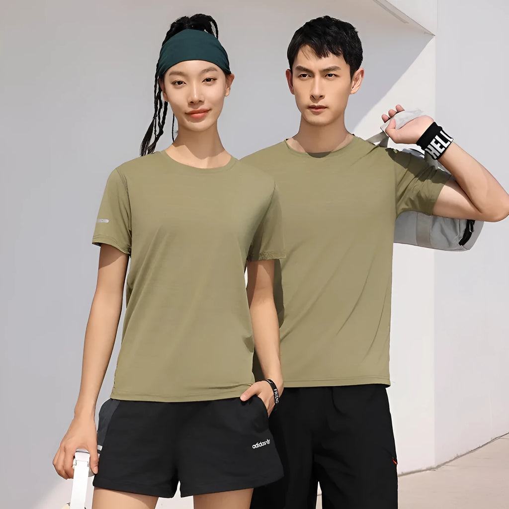 Quick-drying waterproof short sleeve work t-shirt in solid colours showing straight cut design