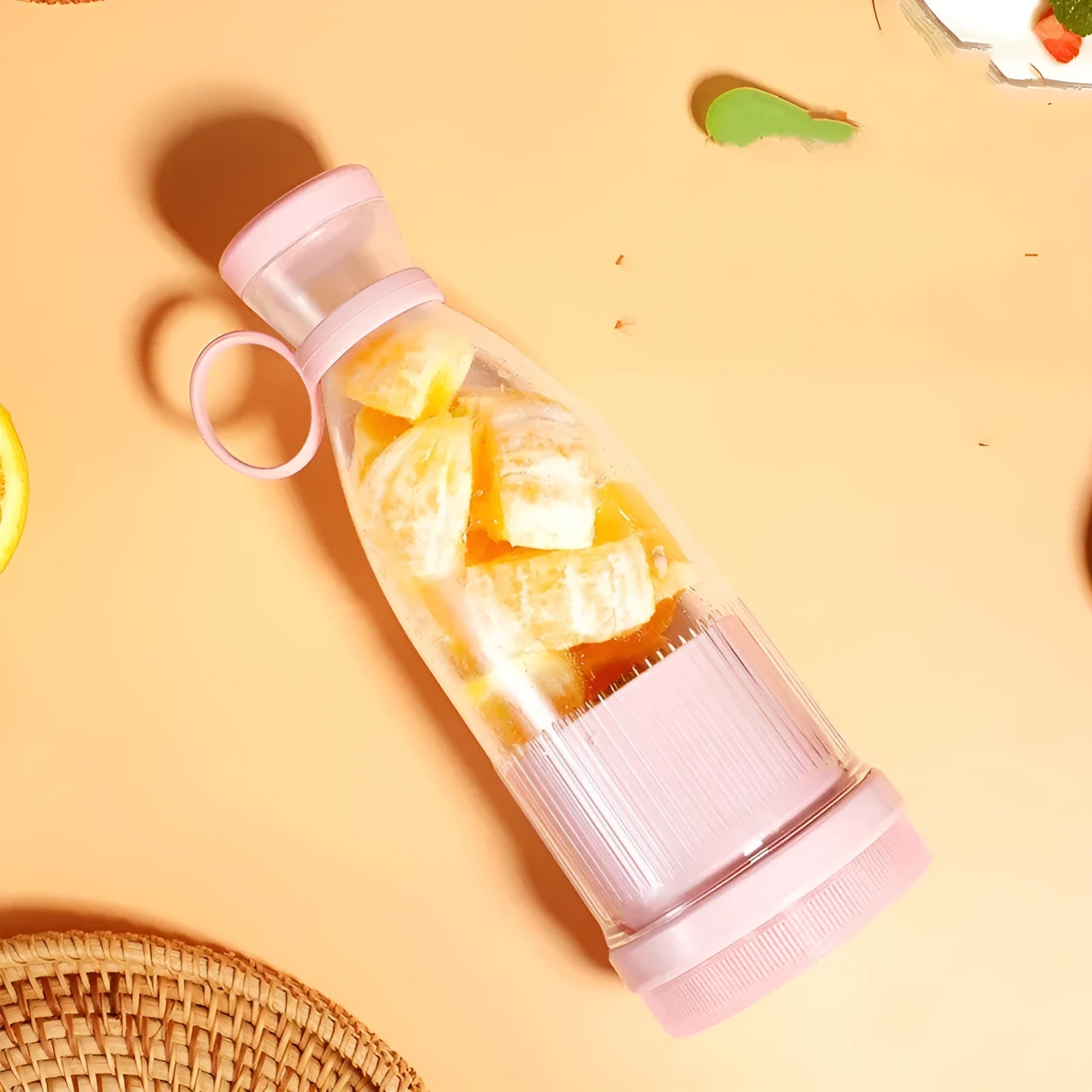 Portable juicer 380ml USB rechargeable in pink, blue, green, dark blue, and white on a white background