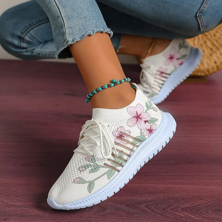 Women's milky white casual mesh Flyknit running shoe with flat heel and round toe