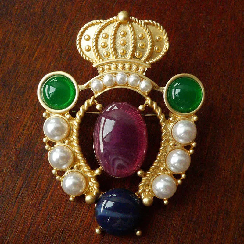 Baroque vintage brooch in zinc alloy with diamond shape, retro court style costume jewellery