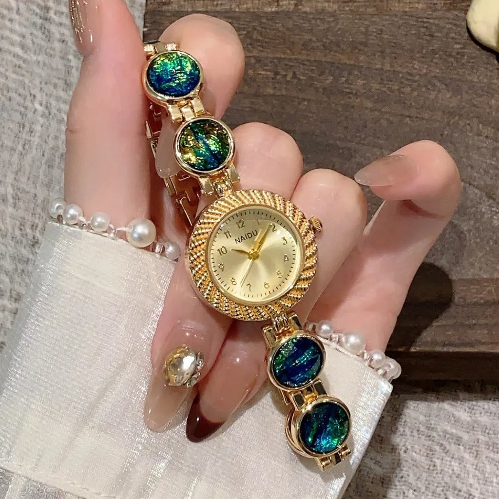 Women's quartz wristwatch with 25mm round dial in six colour options