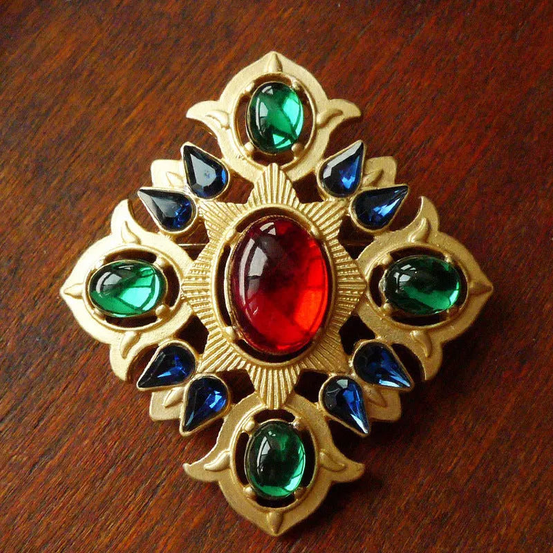 Baroque vintage brooch in zinc alloy with diamond shape, retro court style costume jewellery