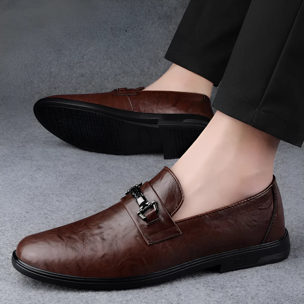 Gentleman formal wear low-top slip-on cowhide shoes for men in black, round toe, chunky heel, stitching detail