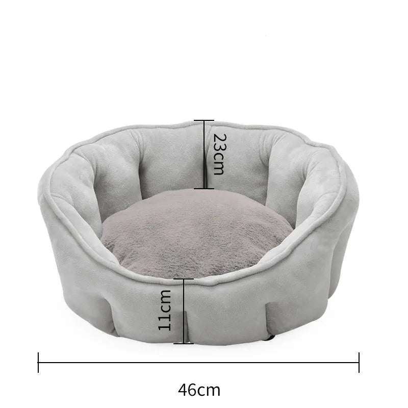 Grey plush cat kennel mat with fleece lining, showing enclosed design and 46 cm size
