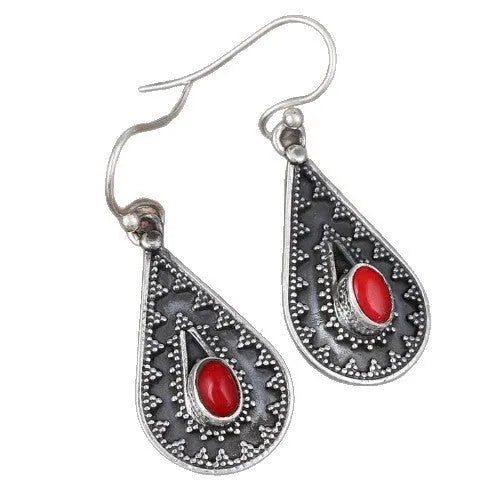 Silver drop-shaped retro earrings with water drop pendant design in European national style