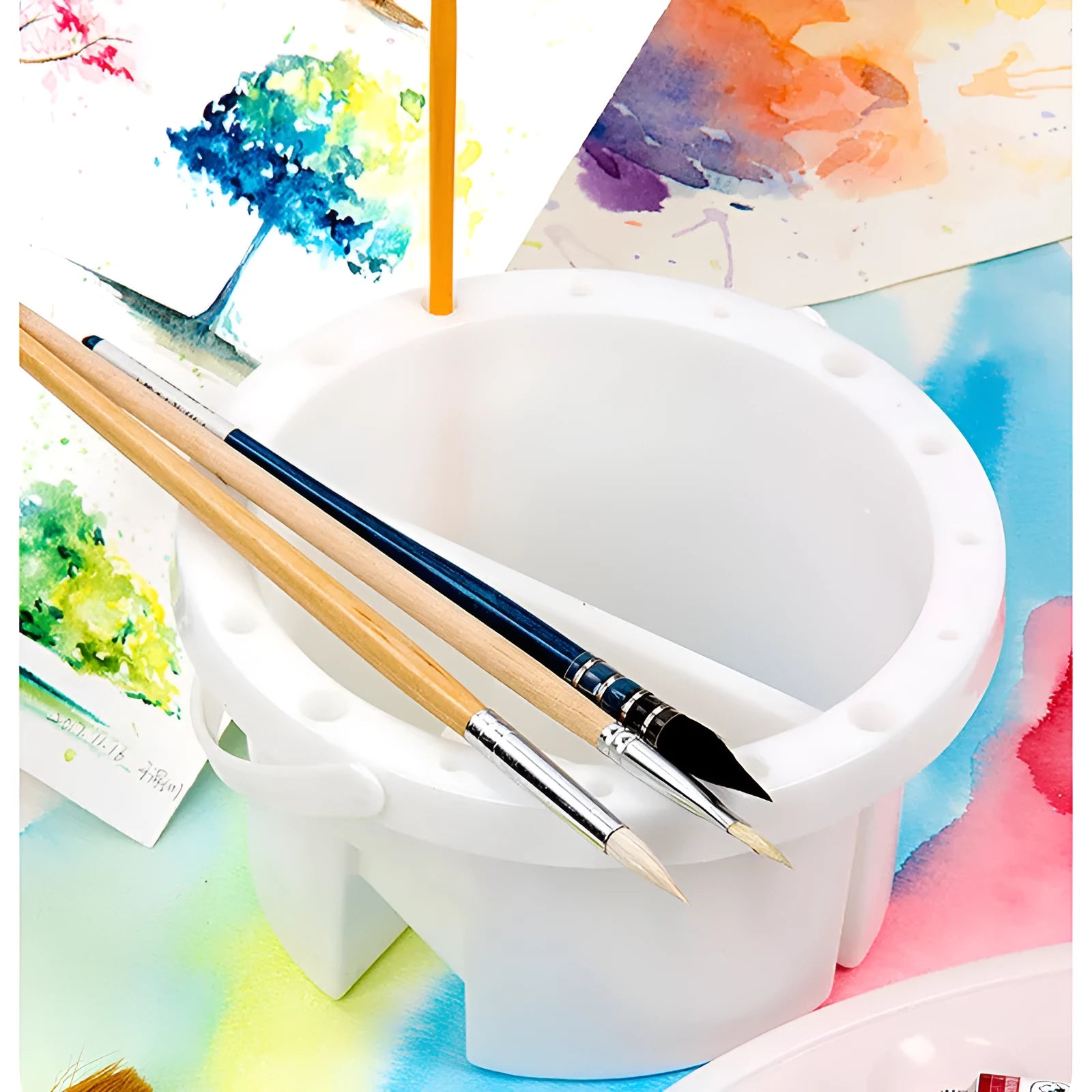 White cylindrical plastic brush holder for painting, 16.5 cm diameter