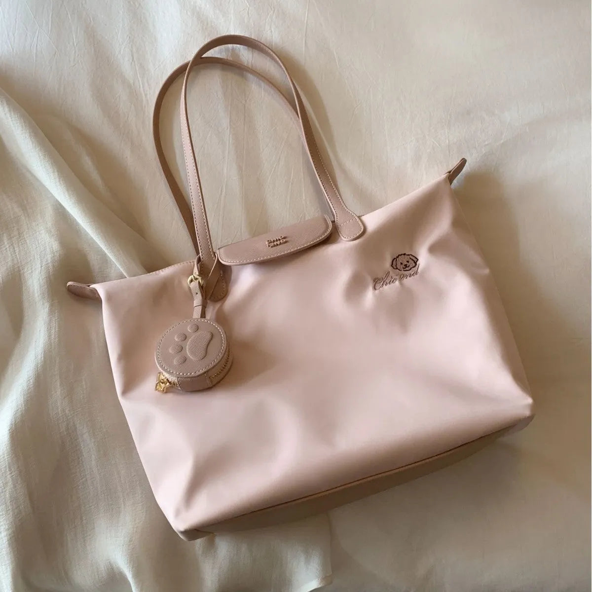 Beige Oxford cloth large capacity tote bag with shoulder strap showing horizontal square shape and sandwich pocket