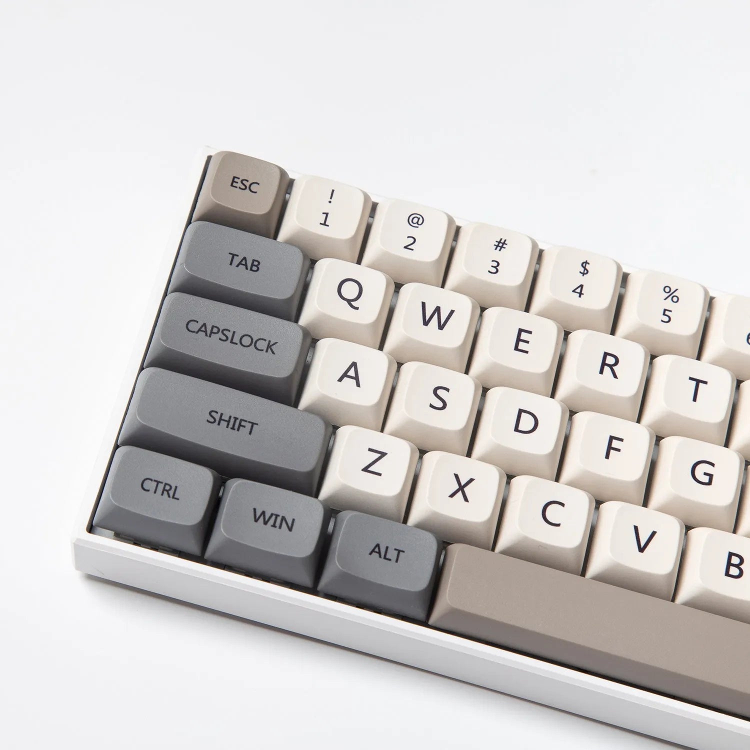 PBT XDA profile custom mechanical keyboard keycap set with 139 pieces showing English and Japanese legend options.
