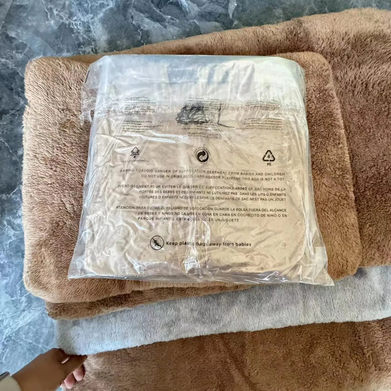 Self-heating thickened pet blanket for dogs in khaki colour, made from Bejirog material