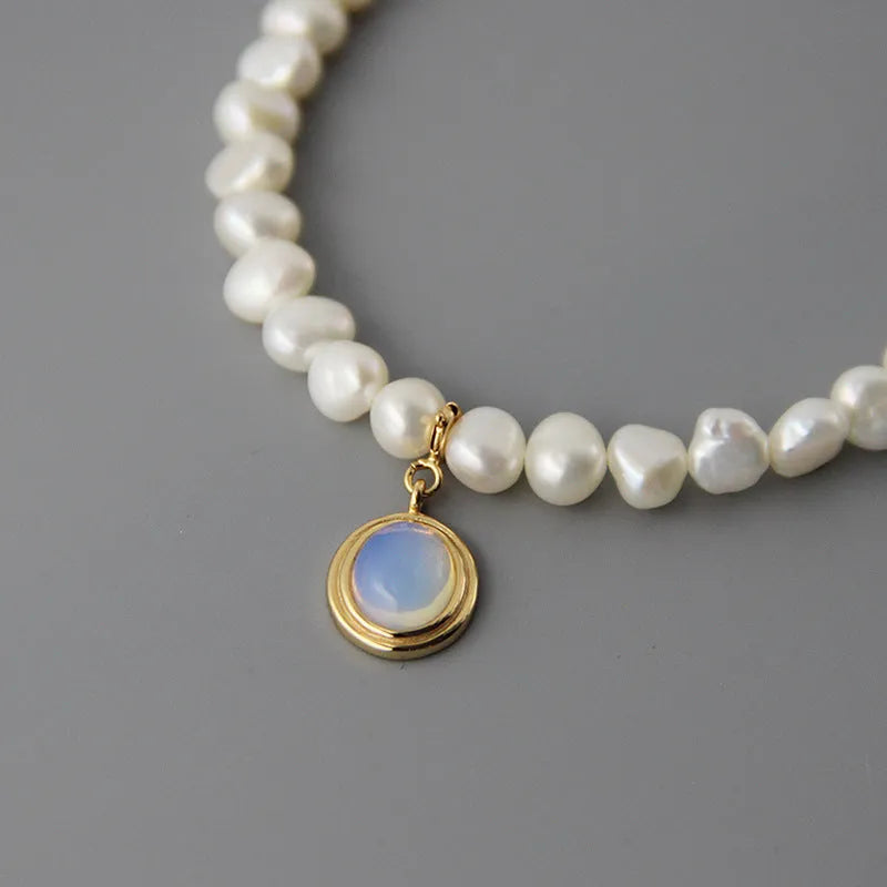 Silver geometric pearl necklace with round medal design and adjustable 21-50cm length