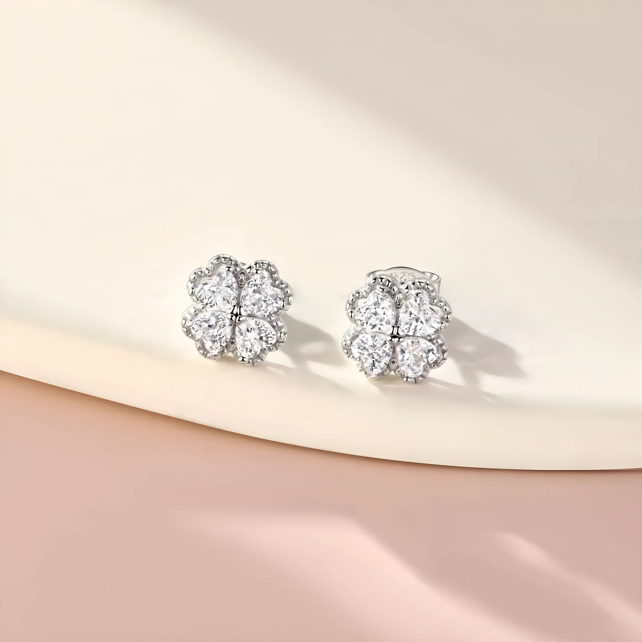 Women's heart-shaped zircon earrings with four-leaf clover design in white gold coloured silver
