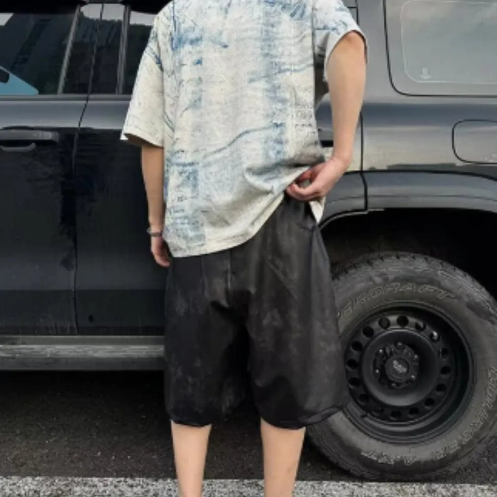 Dirty print pattern on a solid colour loose fit Korean style short sleeve t-shirt.