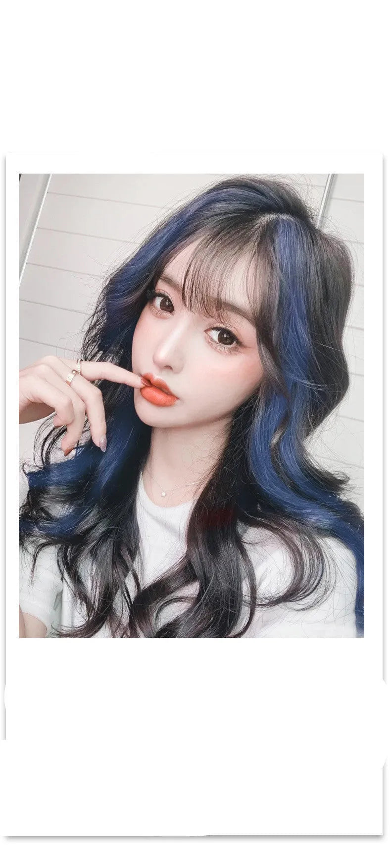 Long 60cm curly gradient hair wig patch in mixed silk material on a card, showing clip-in mechanism.