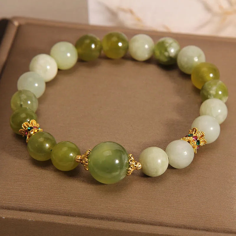 Women's bracelet with a green Xiuyan jade stone in an original light luxury design.