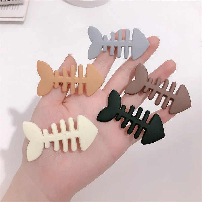 Minimalist fishbone design hair barrette in candy colour with duckbill clip